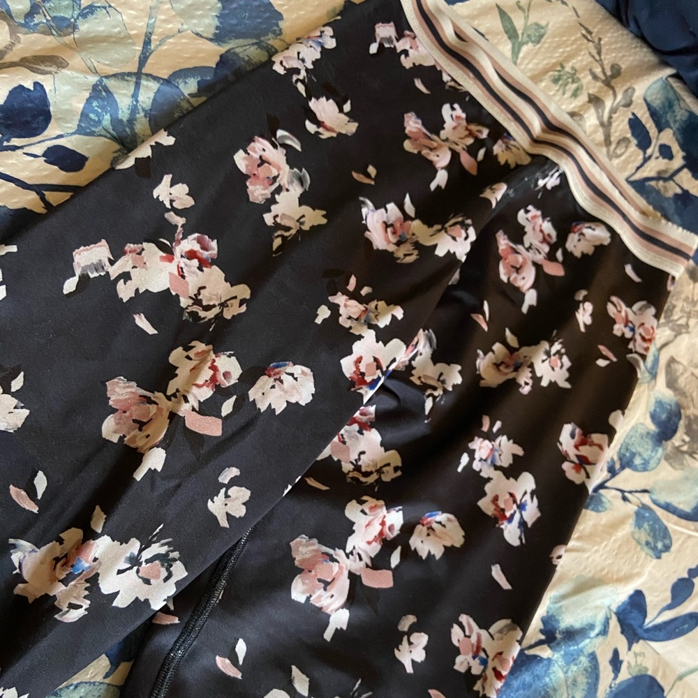 Beyond Yoga blue and purple floral leggings